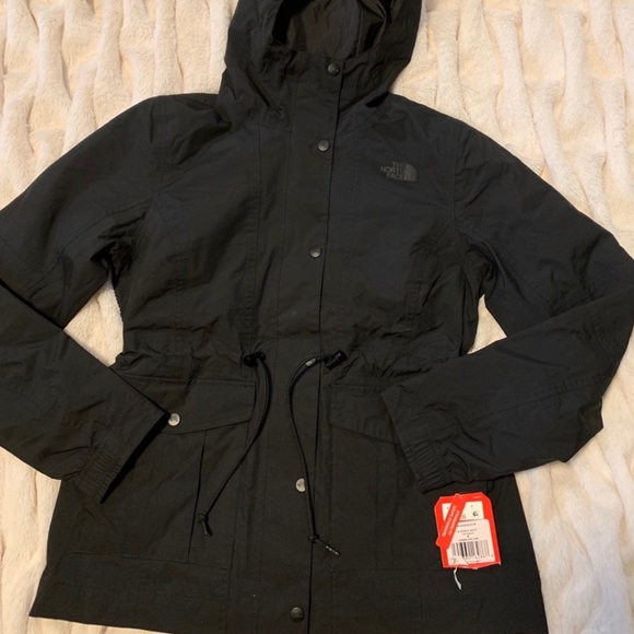 The Northface Zoomie Jackie Rain Jacket, cinch waist, pockets and hoodie - Picture 4 of 5